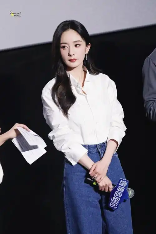 杨幂白衬衫牛仔裤##哈尔滨一九四四见面会##杨幂关雪##杨幂哈尔滨一