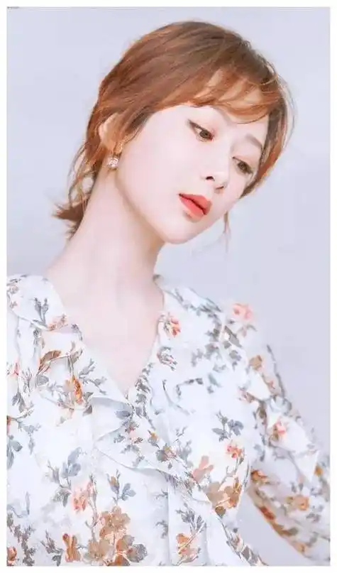 杨紫,一个演艺圈的新生代偶像,出生于1992年11月6日的北京市.