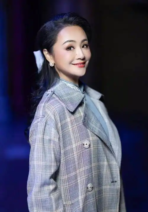 曹颖动辄用自己的钱补贴"家人",把直播带货变成了"连续剧"!