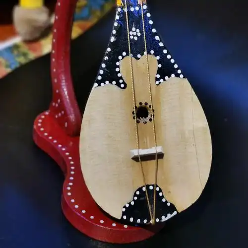 新疆哈萨克族乐器冬不拉舞台演奏道具客厅餐厅酒店其它民族乐器