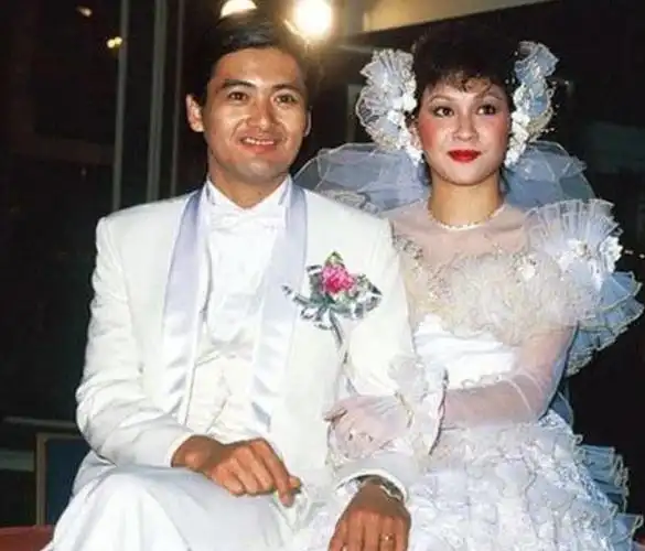 发嫂陈荟莲与周润发相濡以沫34年无儿无女二人世界也幸福美满