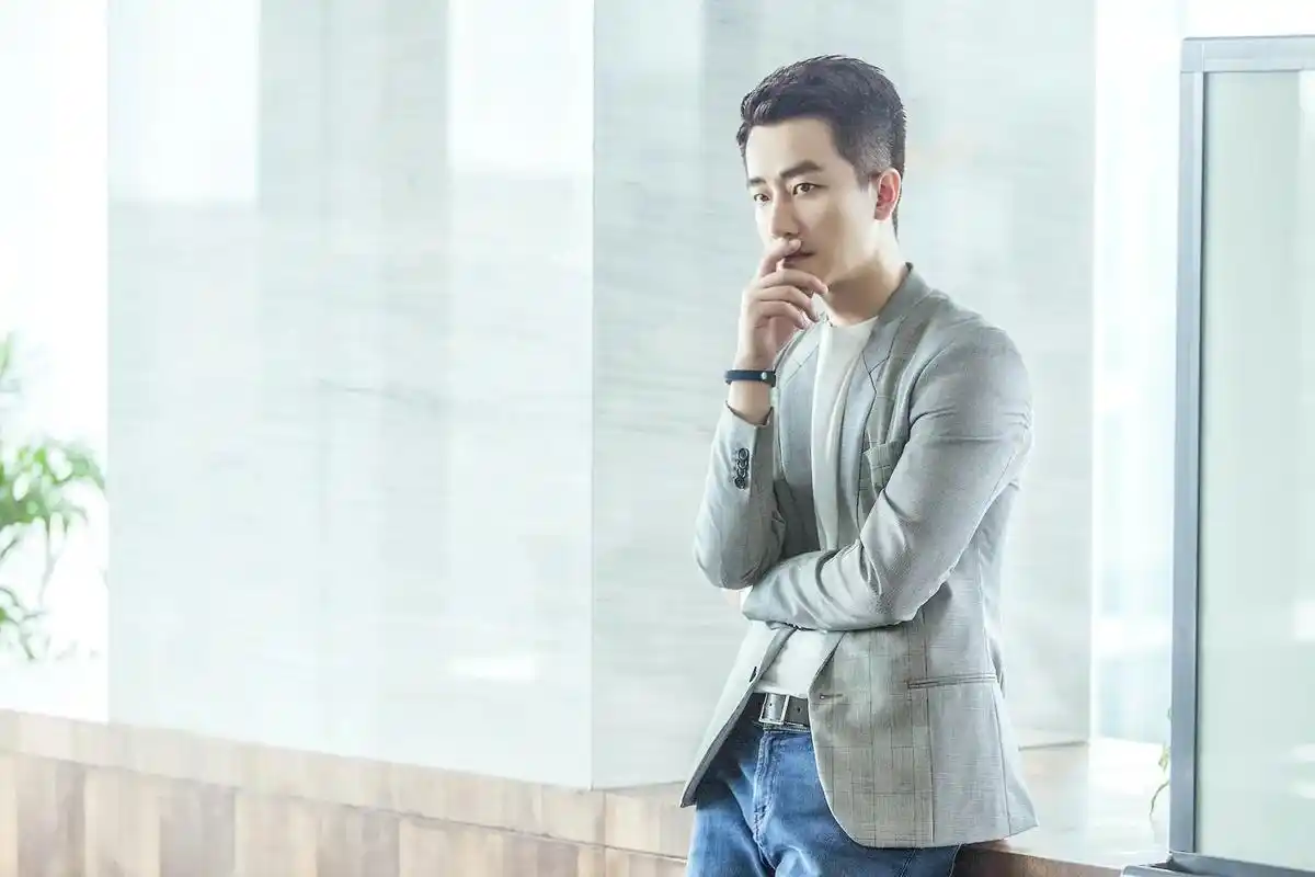 黄轩 在娱乐圈,黄轩已经不算完全科班出身的人了.作品不少, - 抖音