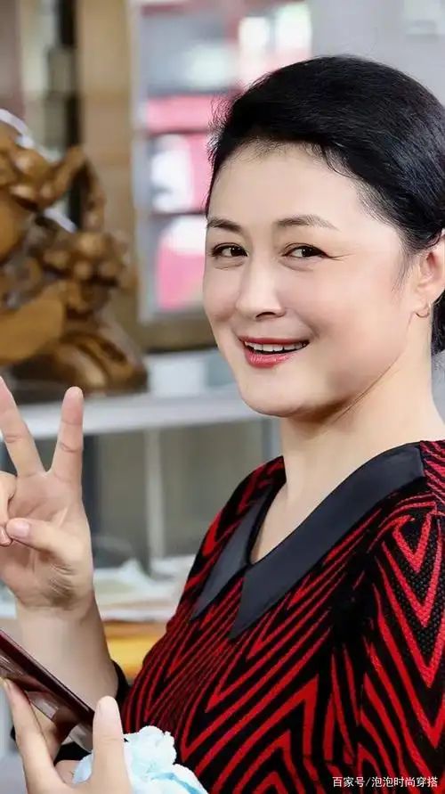 "谢大脚"扮演者于月仙,老相片翻出,从小就天生丽质!