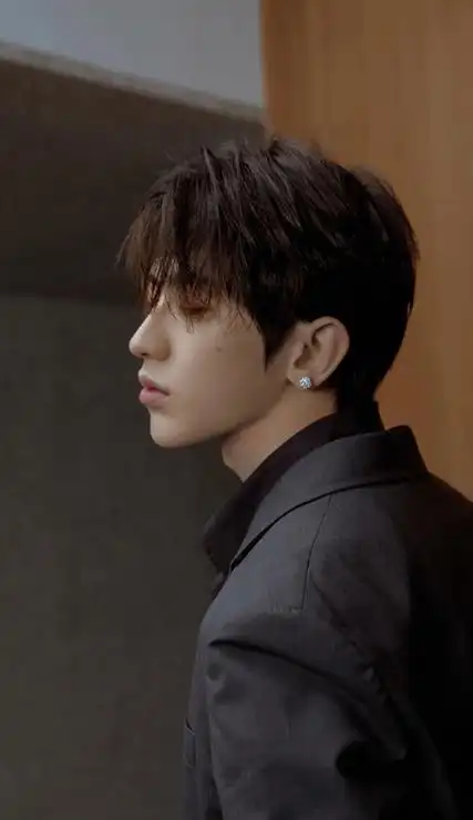 2020蔡徐坤帅气气质的空间皮肤 峻贵气的代言人