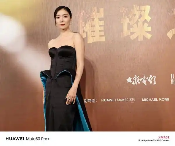 叶童,胡军,黄渤,海清,乌尔善,闫妮,王一博,万茜,齐溪等亮相时尚芭莎