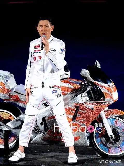 刘德华2001夏日fiesta经典演唱会《踢出一个未来》