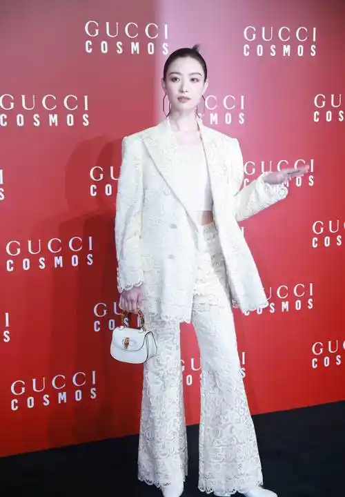 倪妮白色蕾丝裙,舒淇亮片裙,各路明星时装秀品牌馆藏展_活动_李宇春