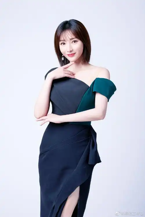 柳岩抹胸裙yyds