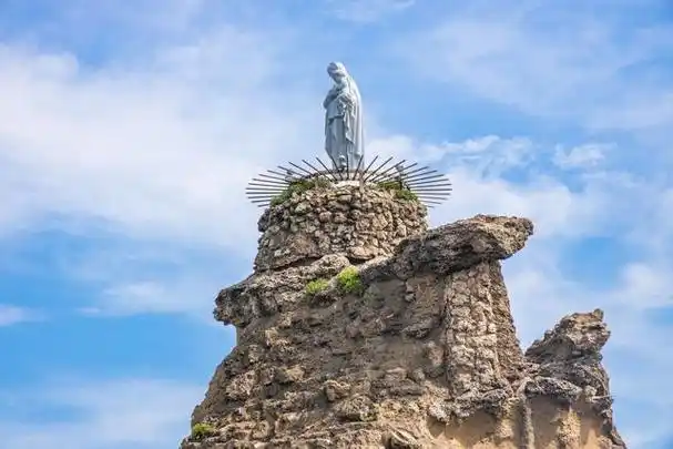 圣母玛利亚雕像自动移动灵异事件