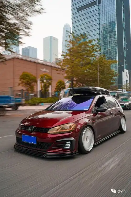 400匹马力的大众7.5代高尔夫gti玩姿态,车主:颜值跟性能我都要