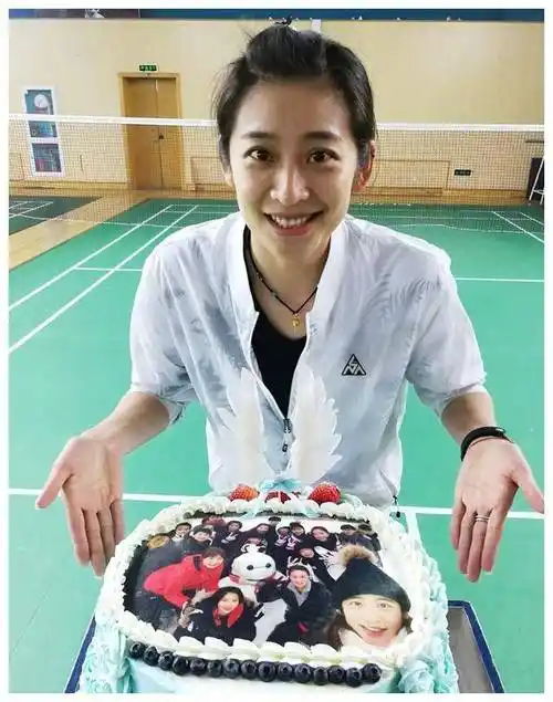 王琳即将在本月底迎来35岁生日,身高1米72,曾是我们羽毛球地方队女子