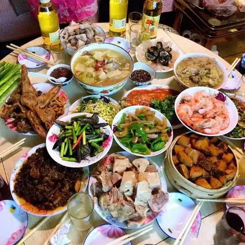 田梦家中的丰盛晚餐.受访者供图