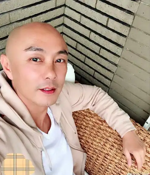 小编顺便再来为大家奉上张卫健的一些近照,这些可都是张卫健现在刚发