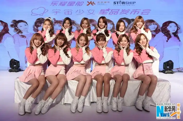 宇宙少女12人华丽亮相 韩庚周笔畅等前辈送祝福