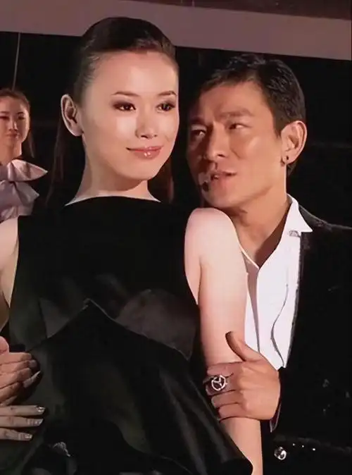 彻底不隐藏了!刘德华赖文慧关系亲密,除了结婚证剩下啥都给了