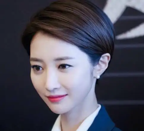 女生干练露耳短发发型图片