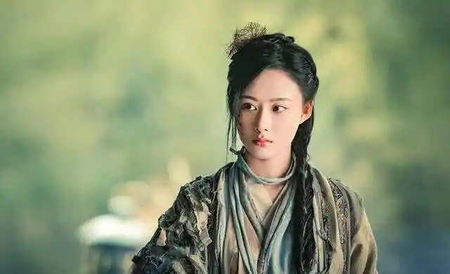 还是要数吴启华和黎姿的2001版《倚天屠龙记》中陈采岚饰演的蛛儿