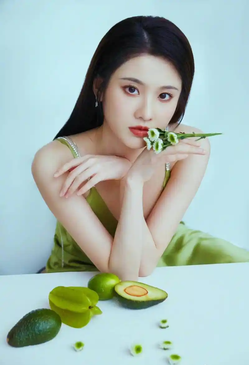 张慧雯曝新恋情,靠男友肩膀还一同回家,男方高大壮硕疑家境不菲