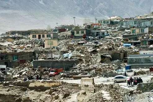 4月14日16时,地震后的玉树县结古镇损失惨重.