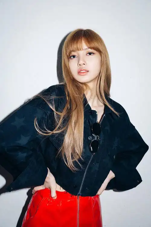 blackpink分享180921lisa品牌代言图暴风更新魅力与美貌相得益彰