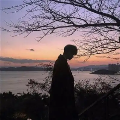 男生背影头像精选孤独模糊