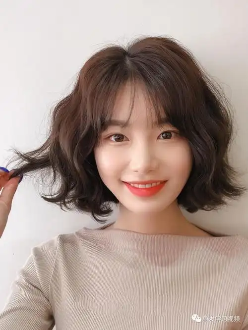 2021冬天你就差一款"慵懒法式蛋卷烫" - 99短媒 - 短视频运营推广学习