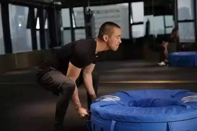 黄立行为新片闭关8个月练肌肉!