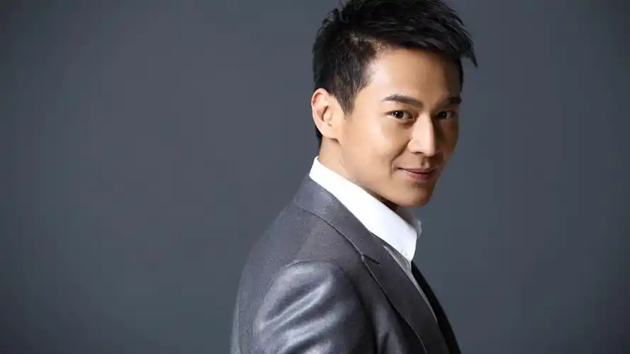 型男帅哥刘冠翔西装写真壁纸下载