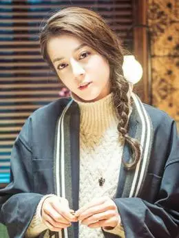 刘佳音(迪丽热巴饰演)