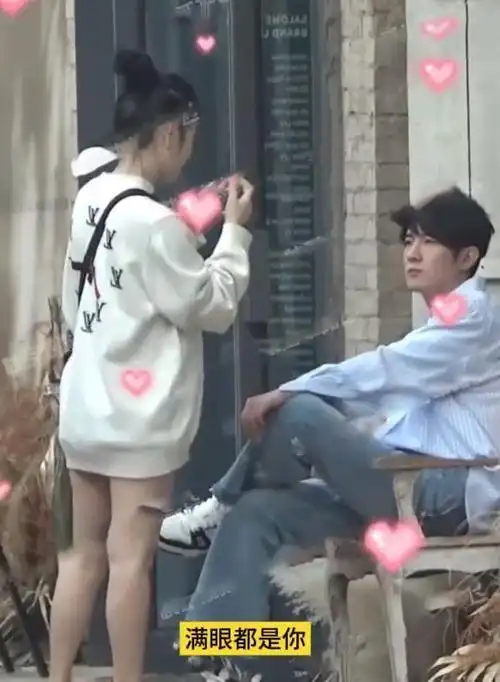 35岁季肖冰隐婚生子禁烟区当孕妻面吸烟曾和迪丽热巴演cp