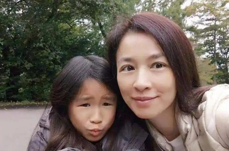 有人越长越不得劲,只有甜馨逆袭了_张庭_女儿_时候