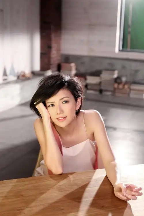 孙燕姿冒低温拍新歌mv 避免穿帮不贴暖宝宝