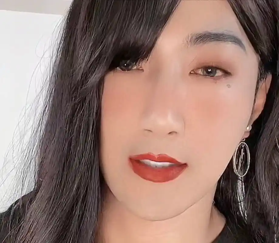 tvb前男星蔡淇俊转行做网红!晒男扮女装视频,网友直呼辣眼睛