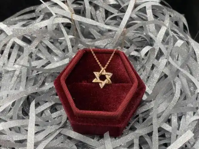 18k六芒星吊坠 六芒星设计,做人群中最闪耀的人.