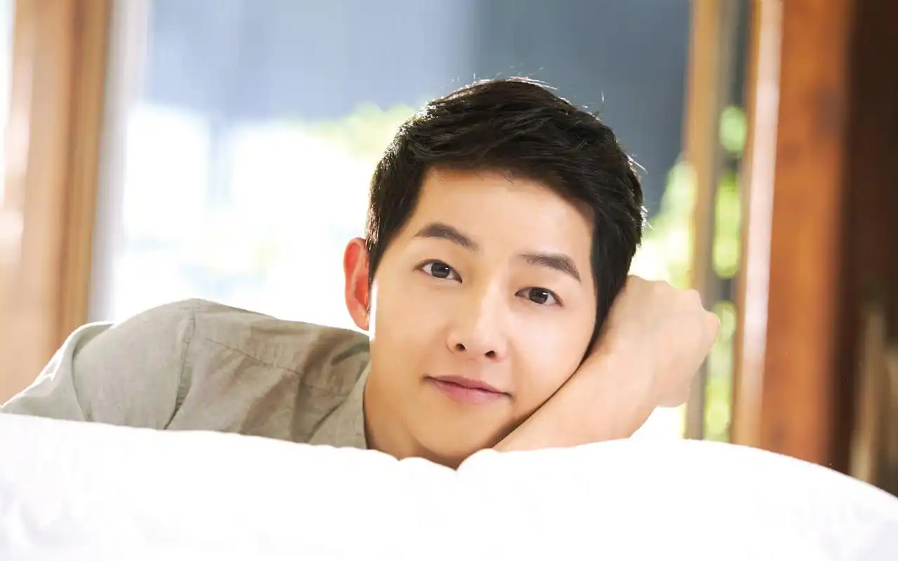 宋仲基广告图片桌面壁纸高清大图预览1440x900_日韩明星下载_美桌网