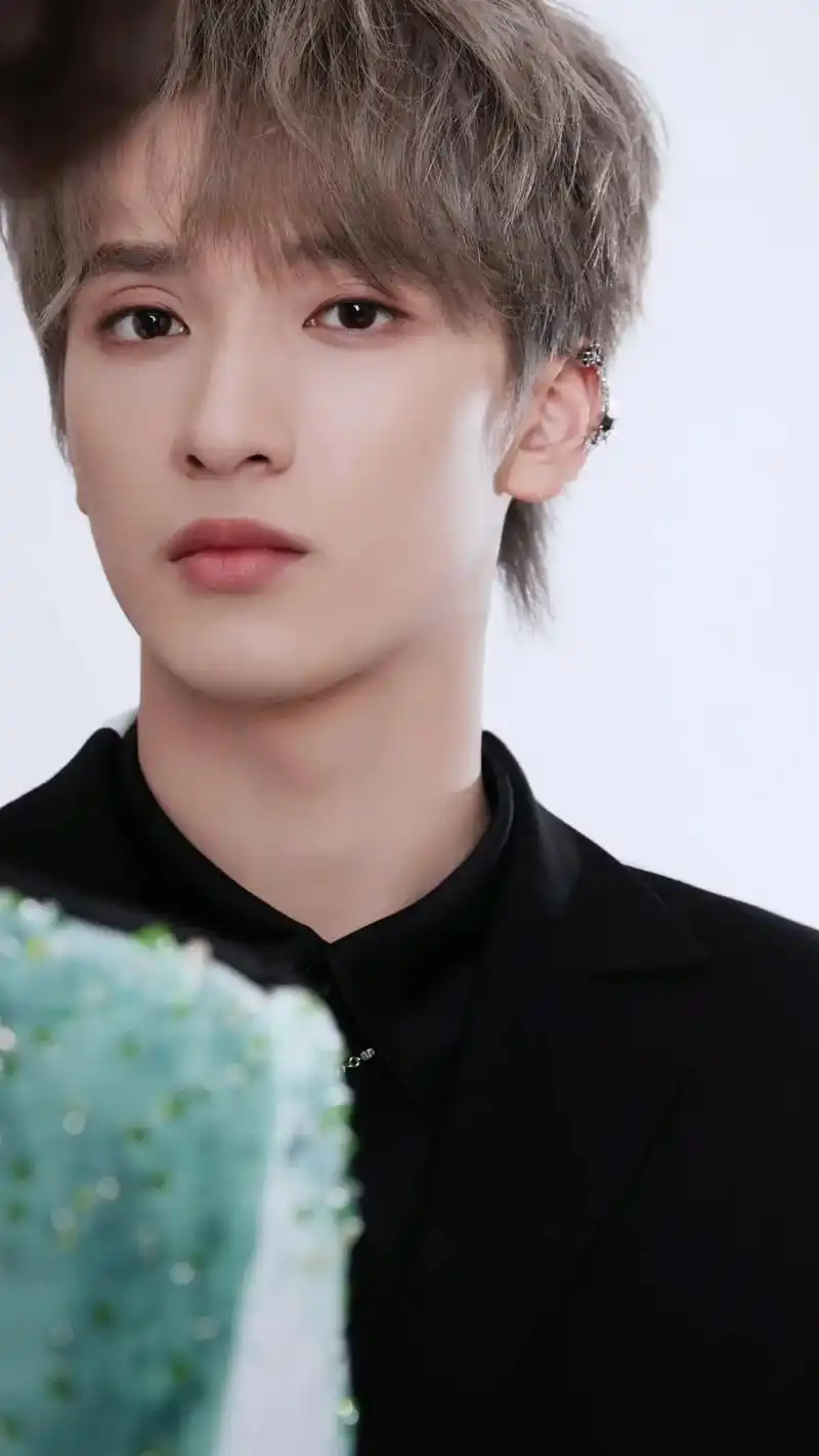 严浩翔 哇91 银发绝了啊啊啊啊啊!#神图 #能抗住 - 抖音