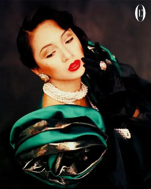 以"time"为主题的港版 lofficiel ,选择了天后梅艳芳作为这一期的