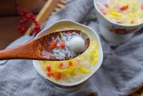 元宵节的酒酿汤圆,先煮汤圆还是先煮米酒?弄错了不香不甜不好吃