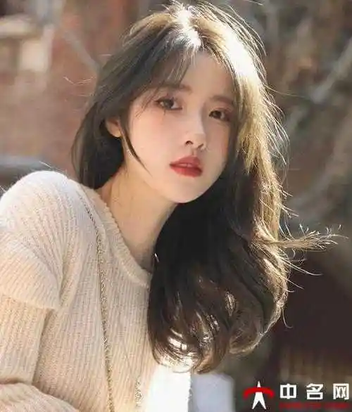 中长发型2021年最新款女中分更加温柔甜美