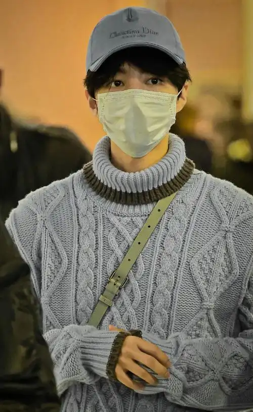 可是我要怎么表达心疼#理智追星 #机场照 #王俊凯 #代拍 - 抖音