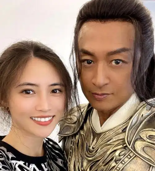 马景涛女友晒照,妆容精致豪宅惹眼,自认不如吴佳尼美,心机真深