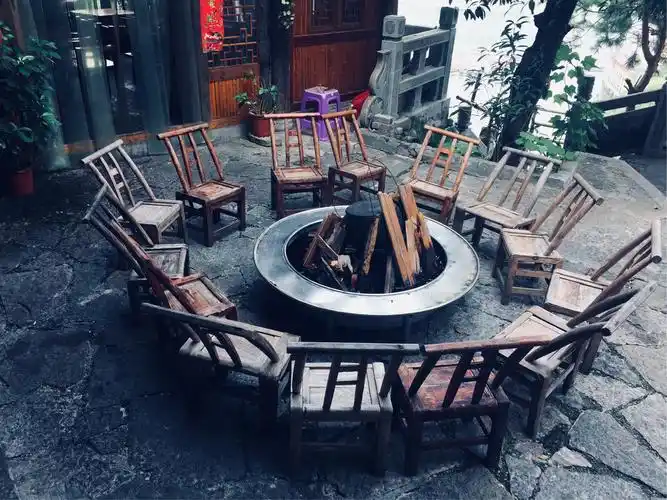 围炉而坐,听一听古镇里的故事