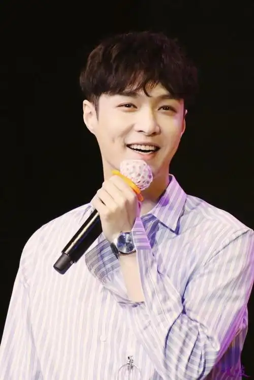 他在网络上的资料简介仍然表明