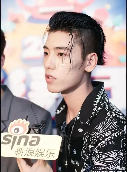 《偶像练习生》王子异成功出圈,帅气长相太惊艳!