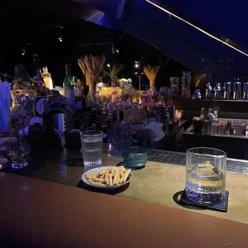 有没有一个人去酒吧恰酒的图只要酒的就好