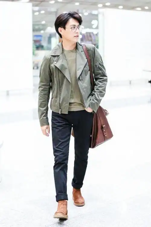 中年男人的正确穿衣法:夹克胜过卫衣,看靳东46岁便知