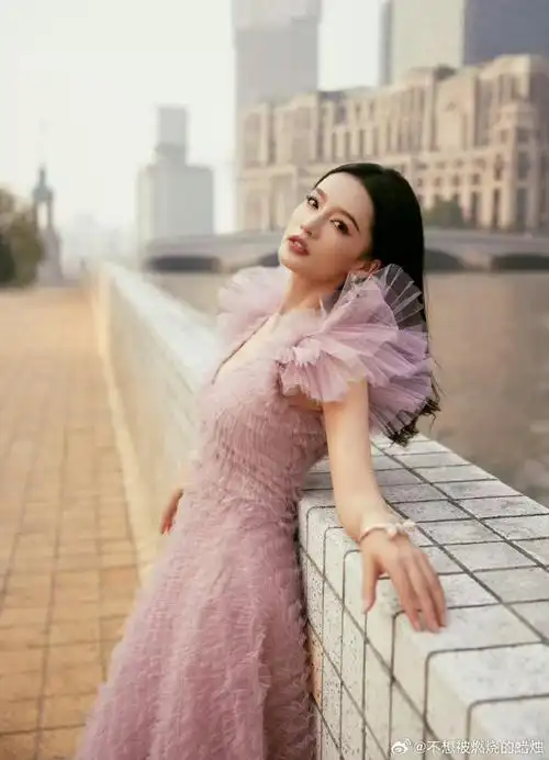 李沁干枯玫瑰妆#李沁粉紫色纱裙好有氛围感啊啊啊啊啊!