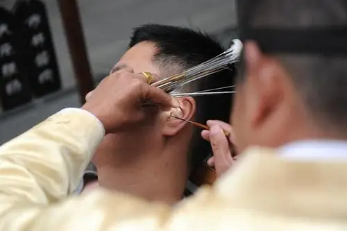 耳膜穿刺案例居高不下 医师警告:别再用棉花棒掏耳朵