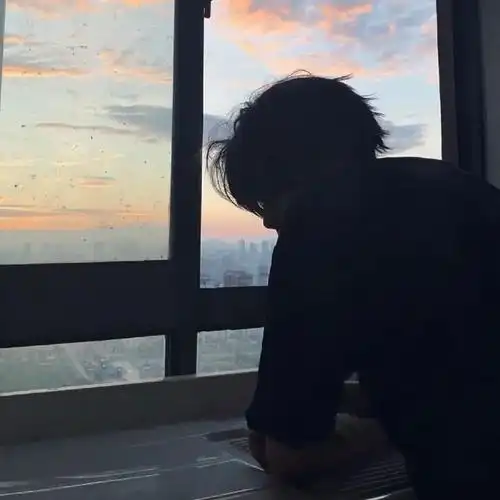 黑色系禁欲背影男生头像