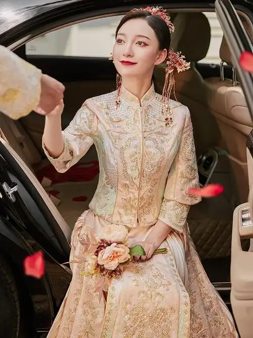 特价金色秀禾服